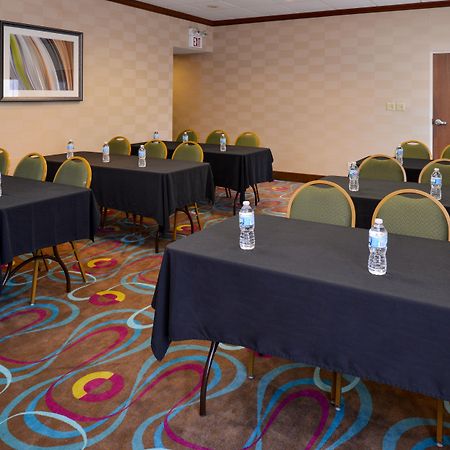 Holiday Inn Express Hotel & Suites Dayton-Huber Heights, An Ihg Hotel Exterior photo