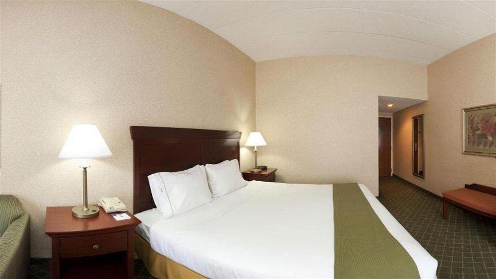 Holiday Inn Express Hotel & Suites Dayton-Huber Heights, An Ihg Hotel Exterior photo