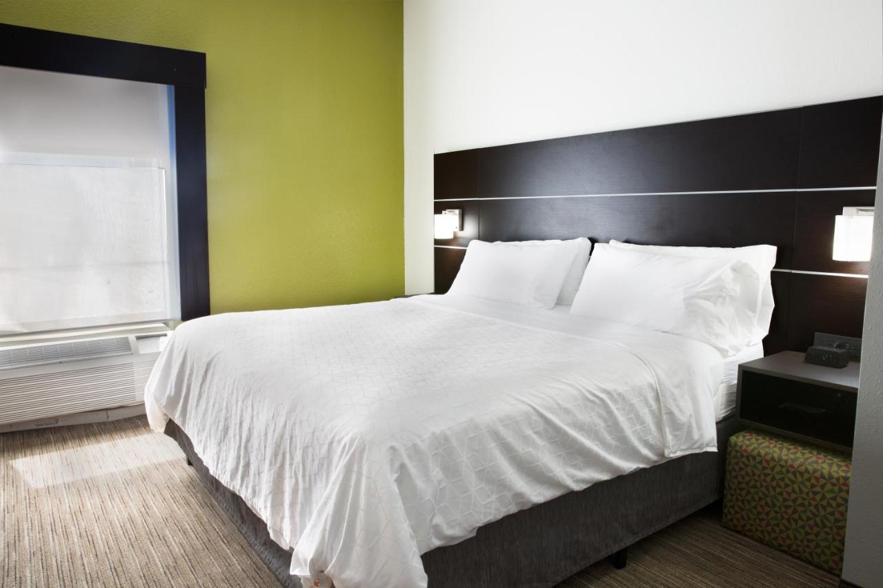 Holiday Inn Express Hotel & Suites Dayton-Huber Heights, An Ihg Hotel Exterior photo
