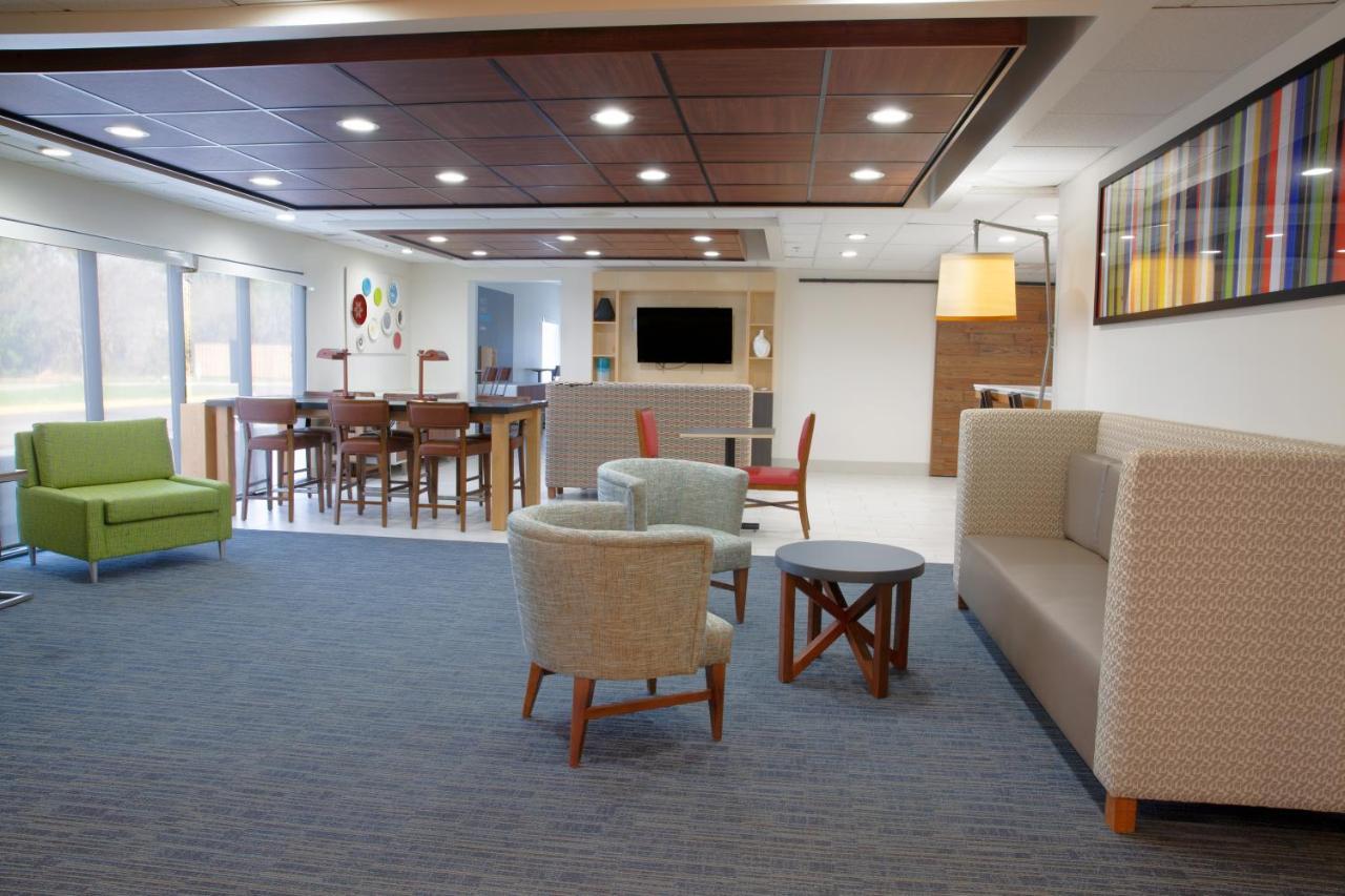 Holiday Inn Express Hotel & Suites Dayton-Huber Heights, An Ihg Hotel Exterior photo