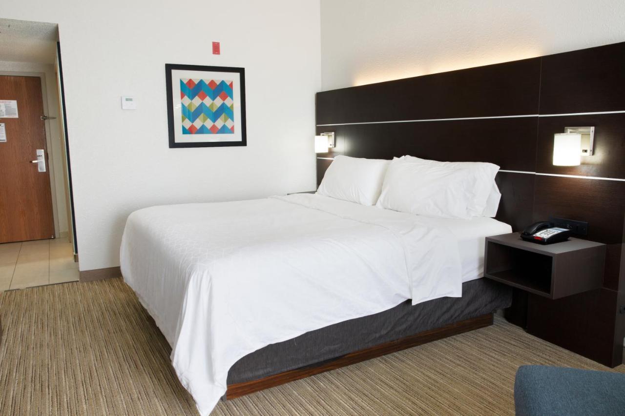Holiday Inn Express Hotel & Suites Dayton-Huber Heights, An Ihg Hotel Exterior photo