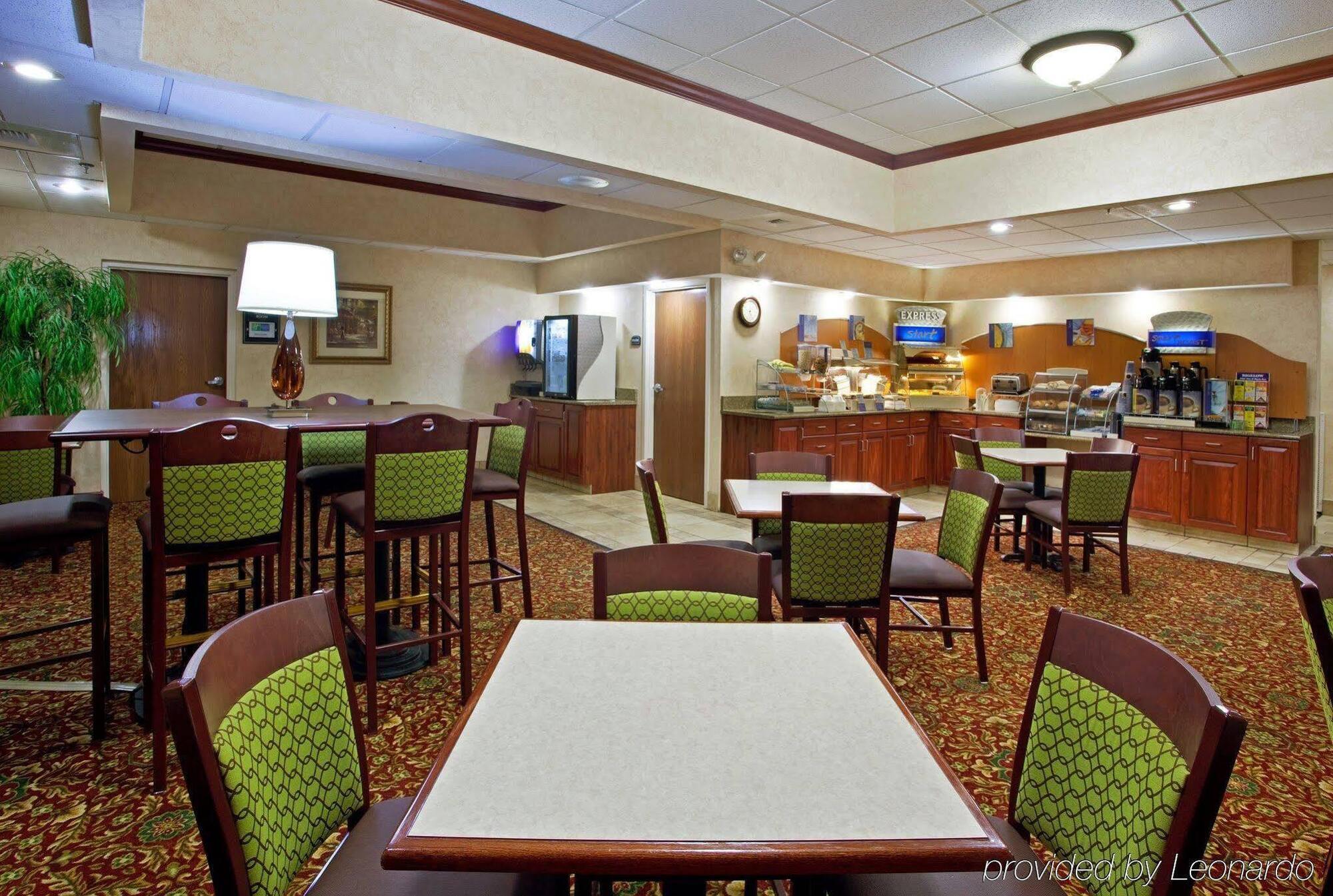 Holiday Inn Express Hotel & Suites Dayton-Huber Heights, An Ihg Hotel Exterior photo