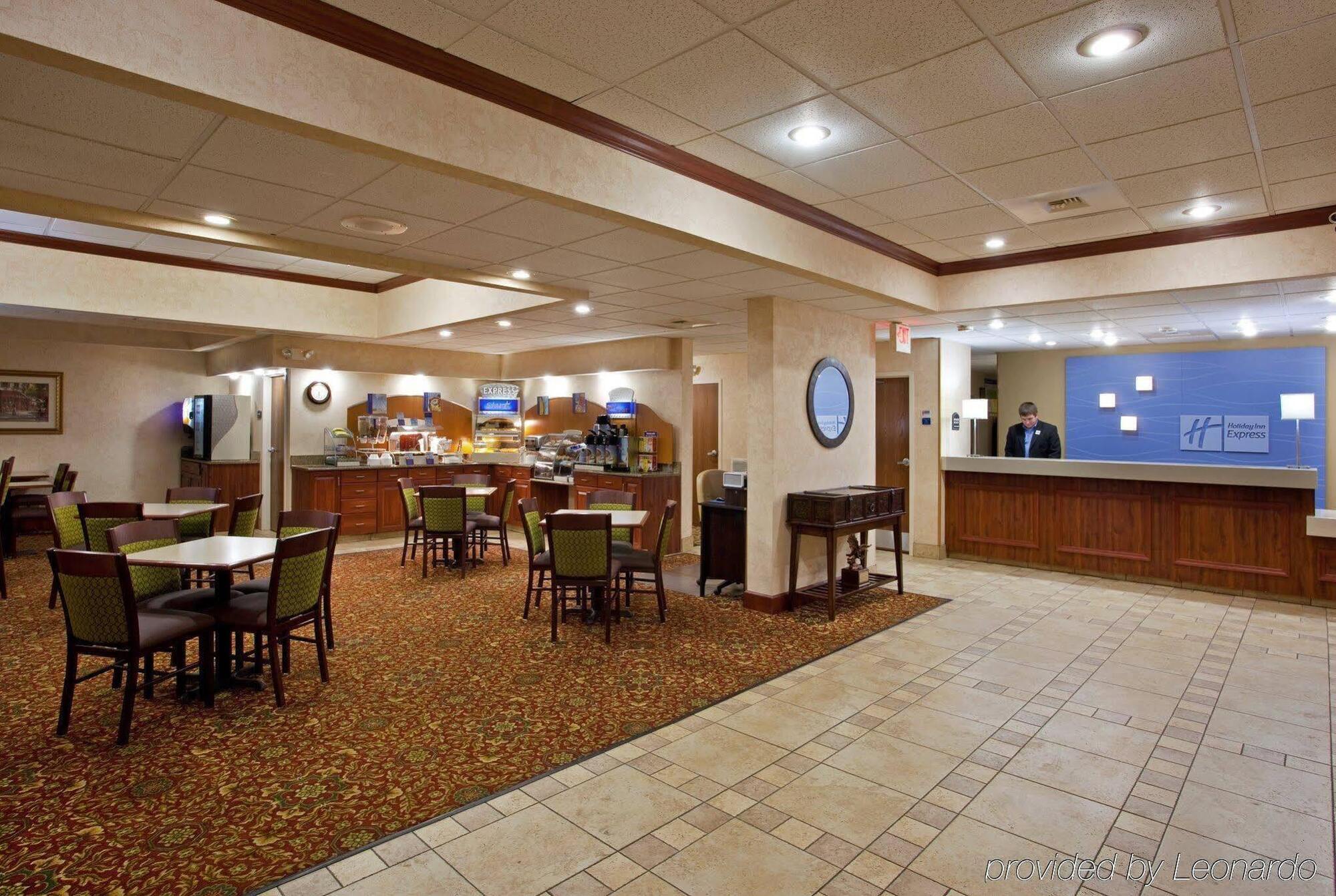 Holiday Inn Express Hotel & Suites Dayton-Huber Heights, An Ihg Hotel Exterior photo